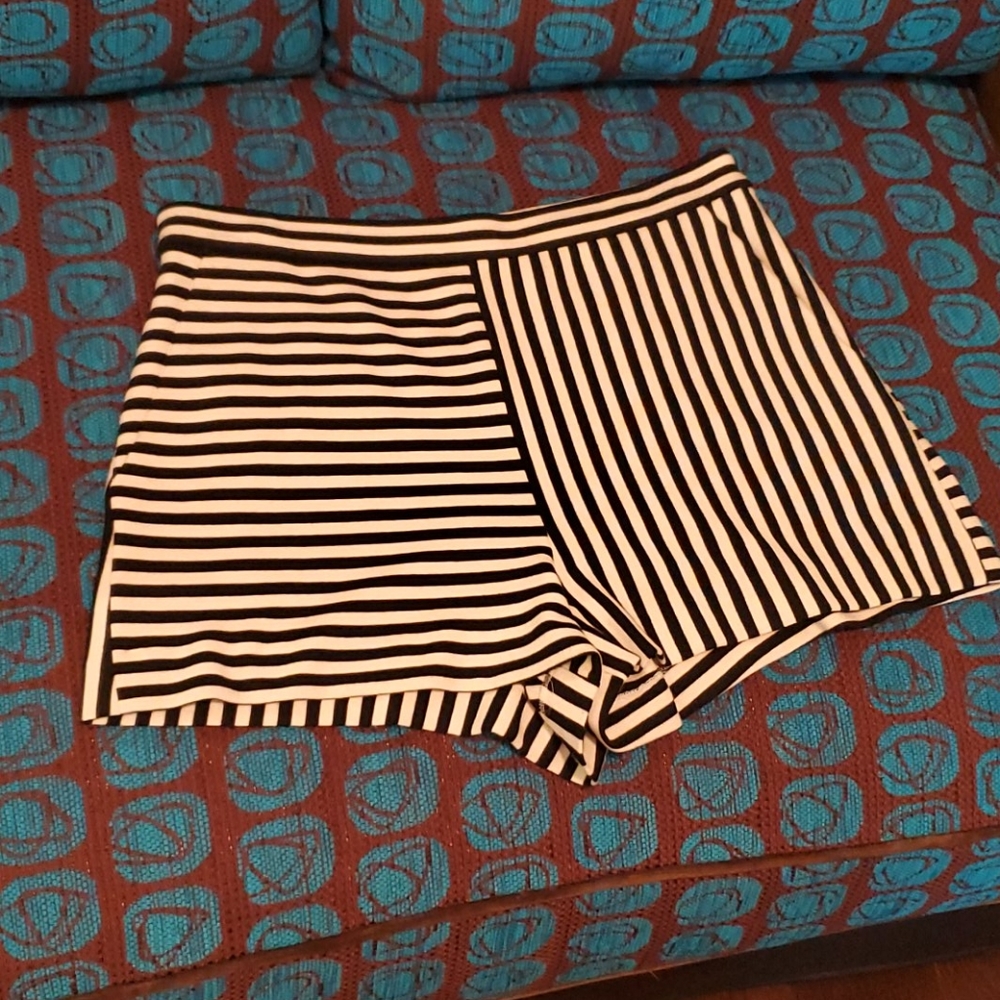 NWOT TIBI OF NEW YORK SHORTS 2 - Picture 14 of 14
